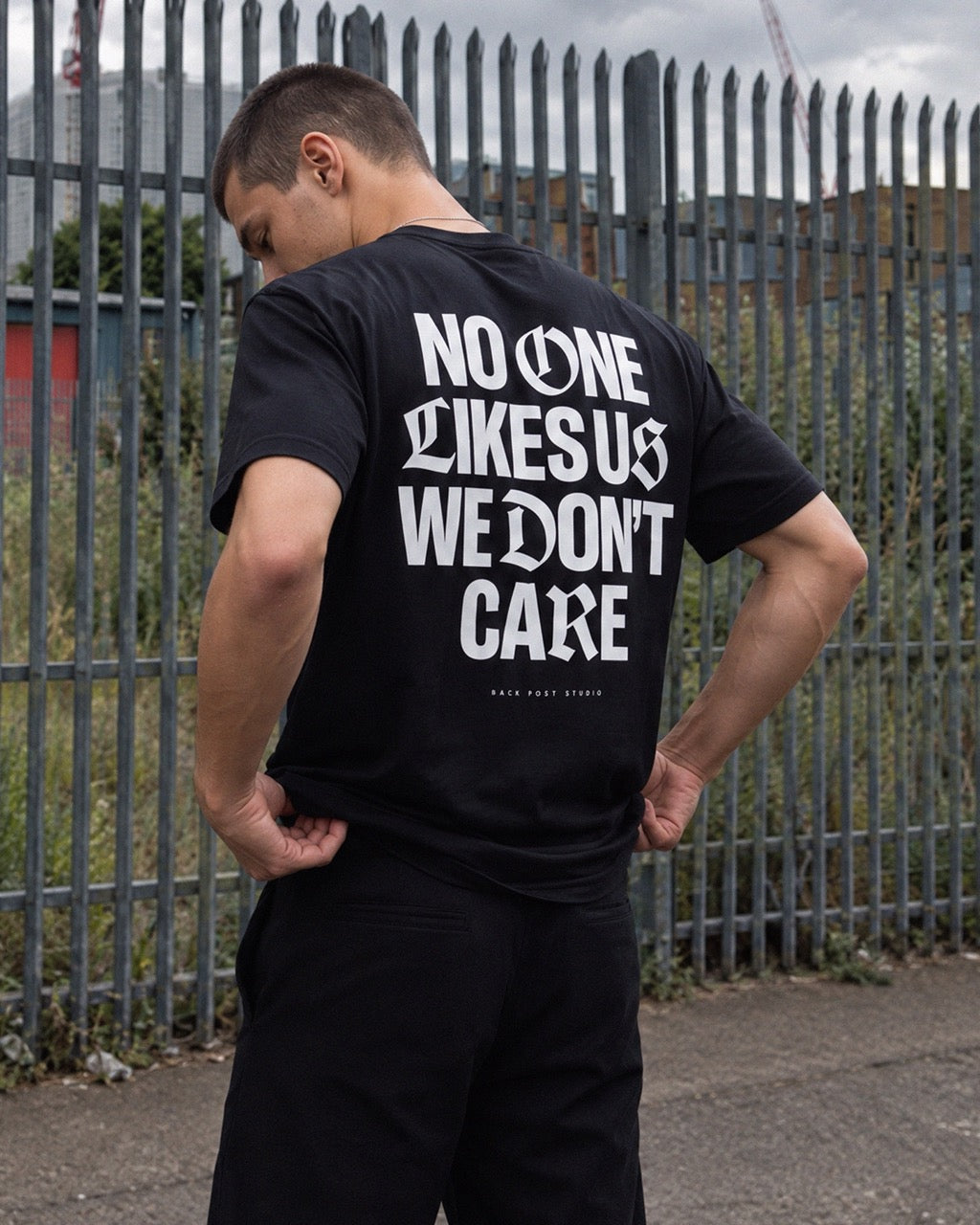 NO ONE LIKES US TEE BLACK